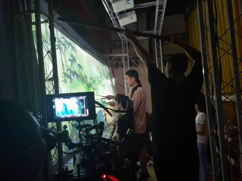 甘孜TVC拍摄公司：美妆时尚造梦师，雕琢细节中的高级质感